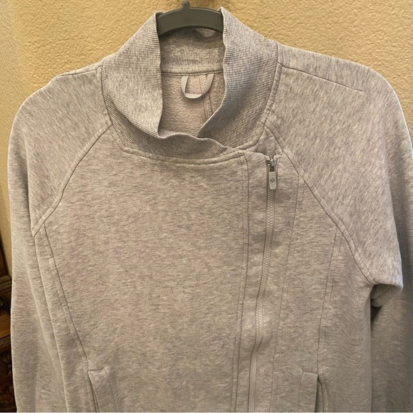 LULULEMON Women Light Gray Back To It Wrap Zipped Jacket Size 8 - Picture 3 of 6